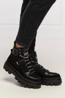 Usnjeni pohodniški čevljie Tommy Jeans 	črna	