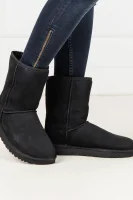 Usnjeni zimski čevlji W Classic Short II | z dodatkom volne UGG 	črna	
