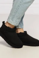 Usnjeni zimski čevlji CLASSIC ultra mini | z dodatkom volne UGG 	črna	