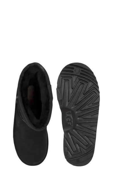 Ogrevane zimski čevlji Classic II UGG 	črna	