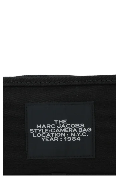 Naramna torba Marc Jacobs 	črna	