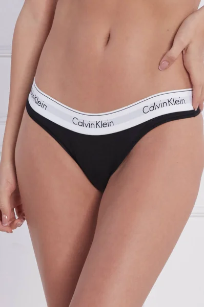 Spodnje hlačke TANGA Calvin Klein Underwear 	črna	