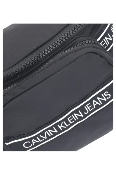 torbica za okoli pasu institutional CALVIN KLEIN JEANS 	črna	