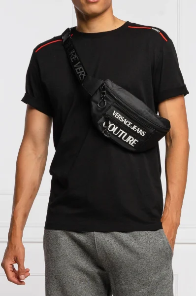 torbica za okoli pasu Versace Jeans Couture 	črna	