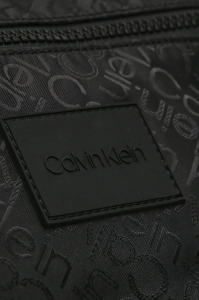 Nahrbtnik Calvin Klein 	črna	