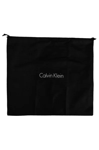 novinarka blithe Calvin Klein 	temno modra	
